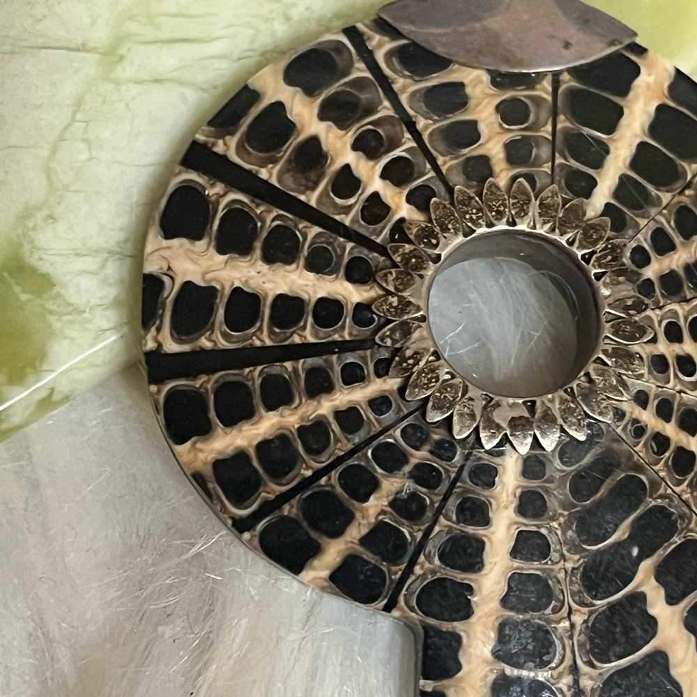Vintage Sterling Shell Pendant - Picture 3 of 10